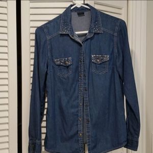 🌻 2/$10 Long Sleeve Denim Shirt